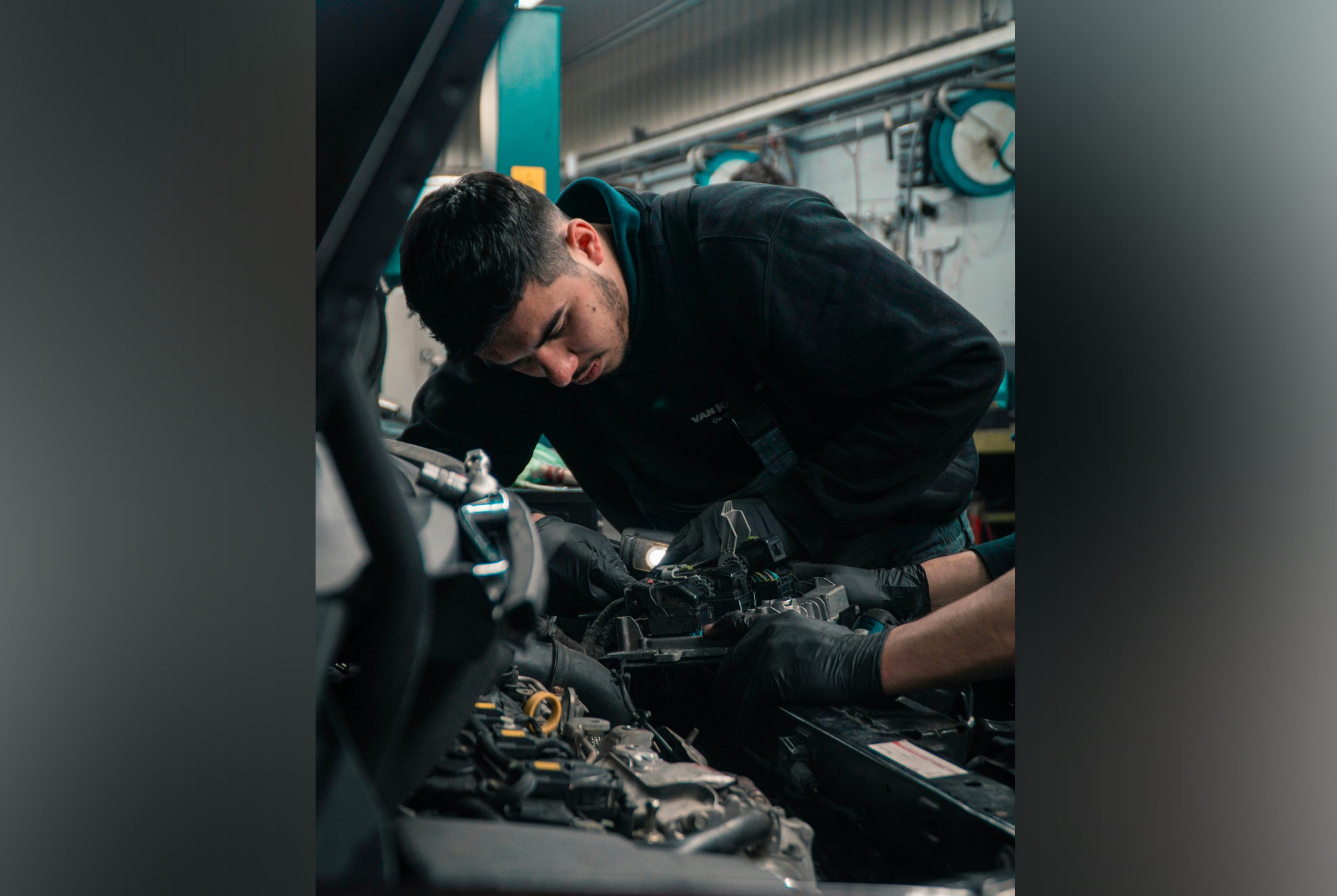Le auto in Italia: tante e tra le più vecchie, ma gli autoriparatori diminuiscono