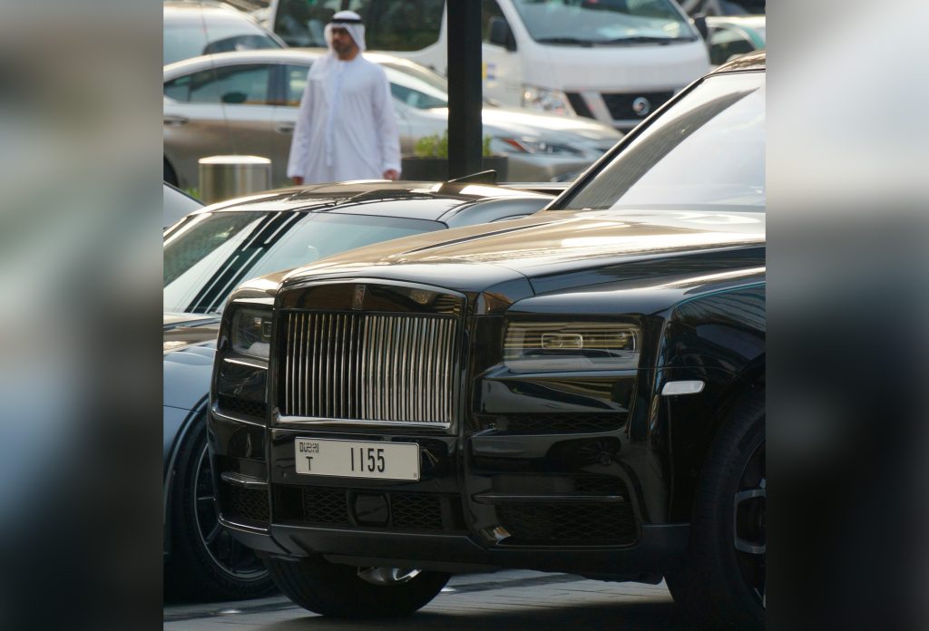 Dubai: il business milionario delle auto di lusso