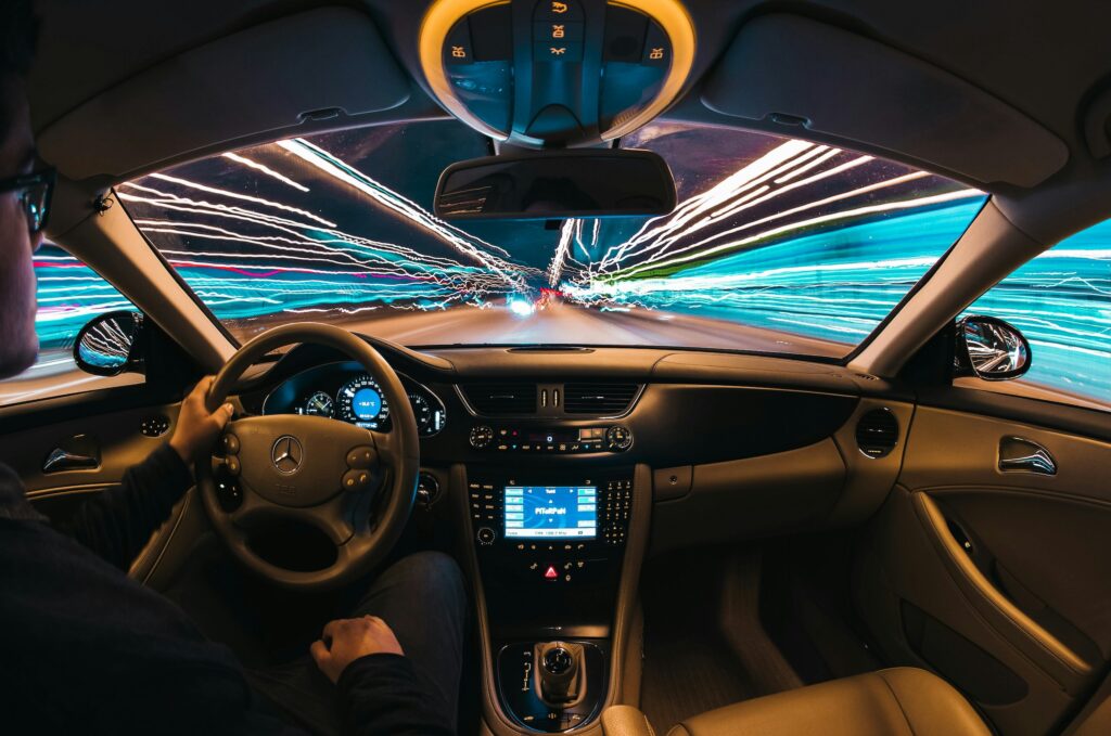 Auto a guida autonoma (o semi): così "apprendono" lo stile di guida del conducente