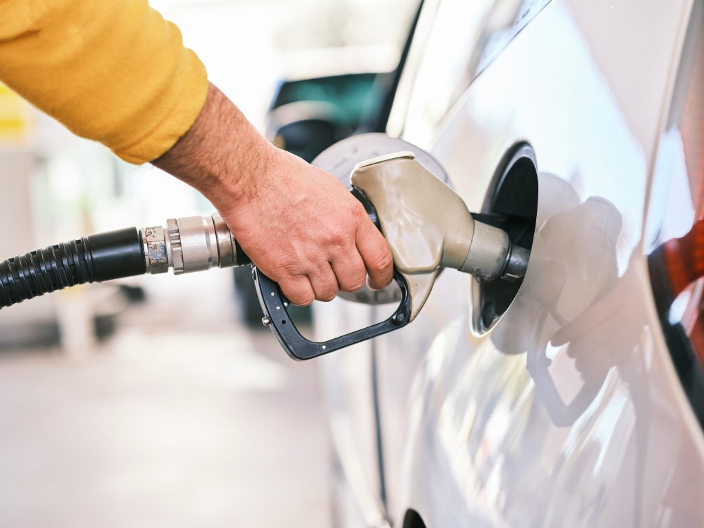 Benzina e Diesel: spesi 70 miliardi, all'Erario ne vanno 38,5