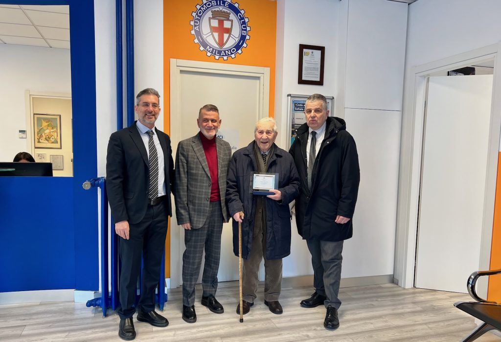 AC Milano: premiato il socio più anziani (102 anni)