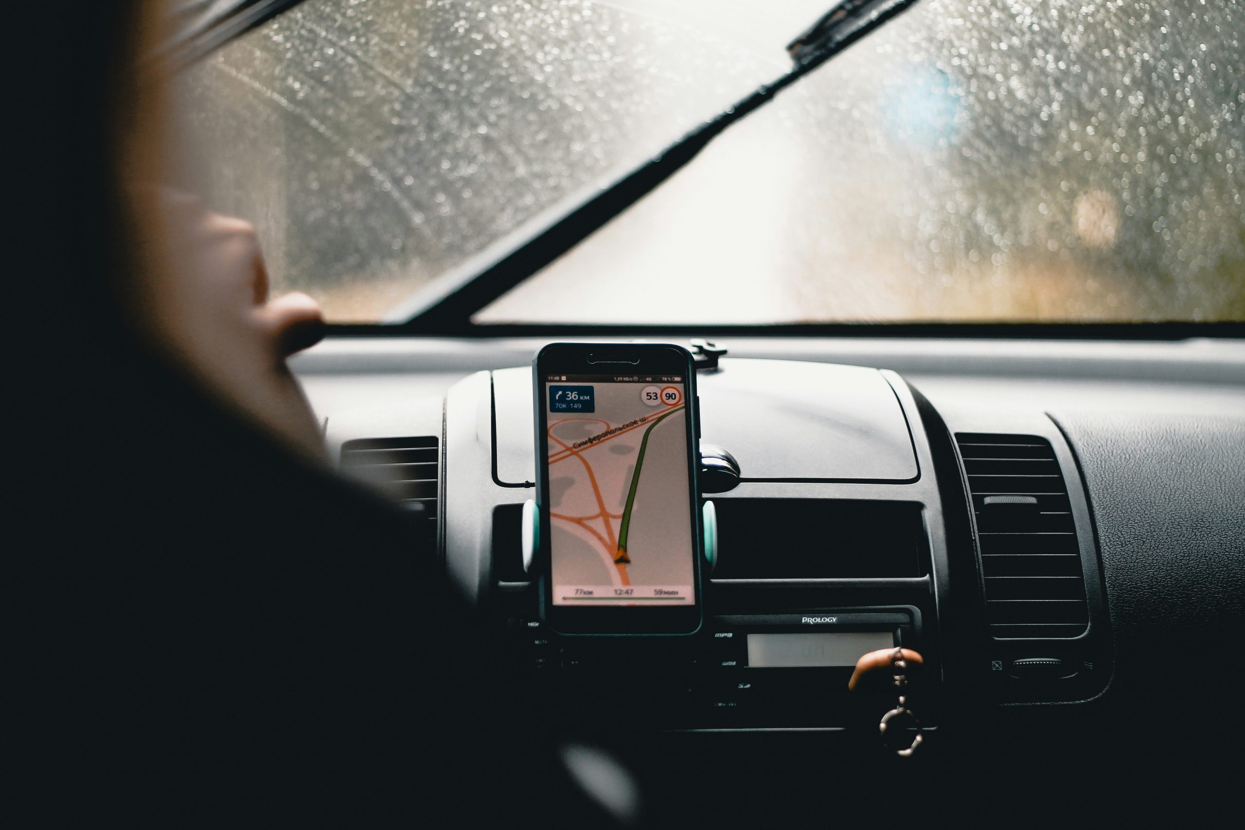 Auto e tecnologia: il 53% degli italiani sbaglia strada anche con il navigatore