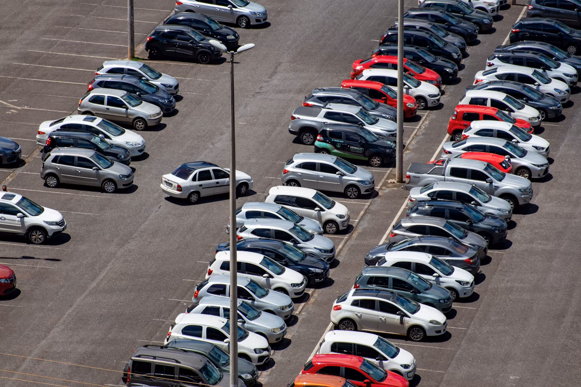 Auto parcheggiata al sole? Rischio esplosioni e incendi