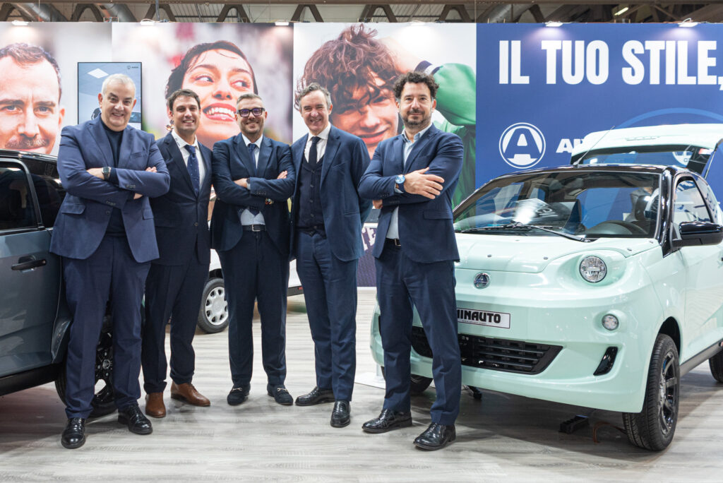 Aixam a braccetto con Agos: a EICMA l'accordo sul noleggio di minicar