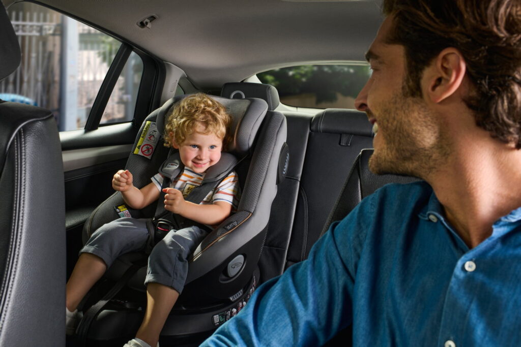 Bimbi in auto: “In viaggio sicuri”, informare gli adulti per proteggere i bambini