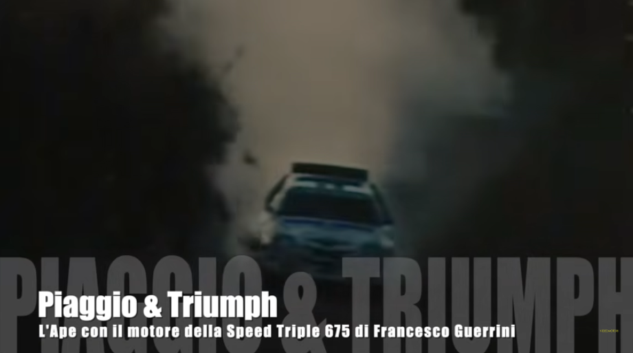 L’Ape con motore Triumph e livrea Martini Racing: follia geniale