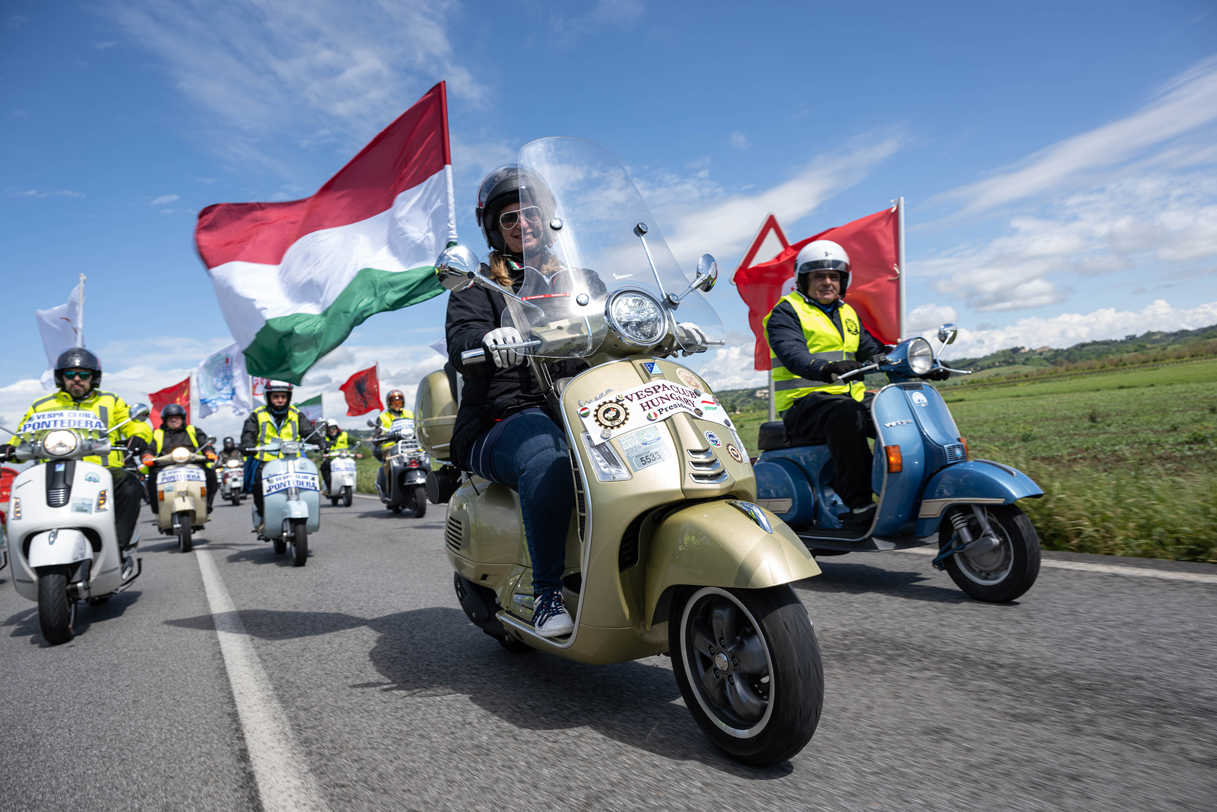 Il compleanno di Vespa: 80 anni di successi, grande festa a Roma