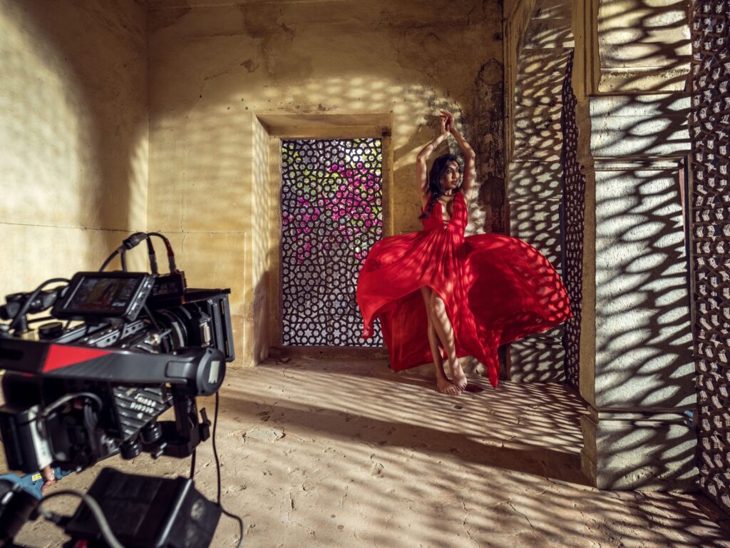 Pirelli: il backstage di "The Cal 2027" dedicato all'India