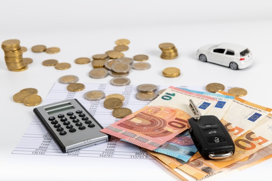 Auto, mantenerla costa fino a 4.486 euro: Napoli la città più cara