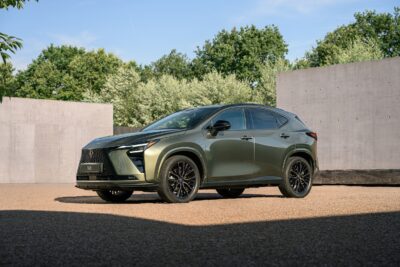 Lexus NX 2027: restyling del SUV premium con l’ibrido di sesta generazione