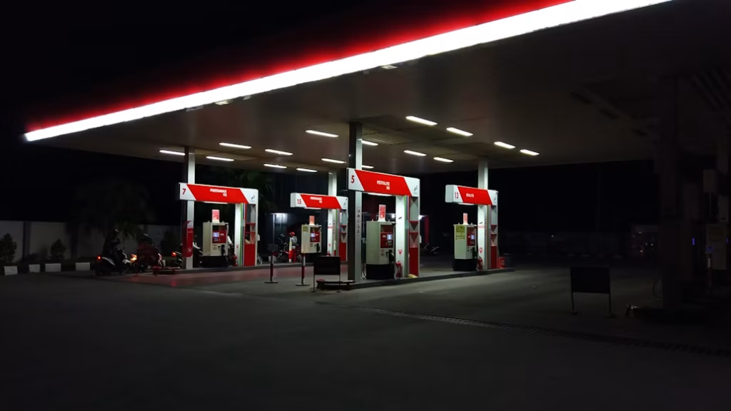 Caro carburanti: è allarme per camionisti, tassisti e rappresentanti